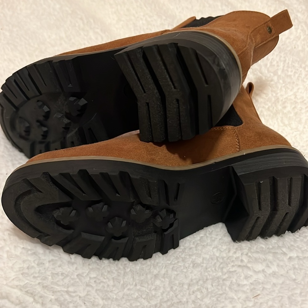 Universal Thread women’s boots - Picture 3 of 3